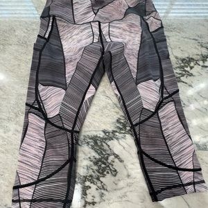 5 for $20 Vie Active Capris NWOT SZ small